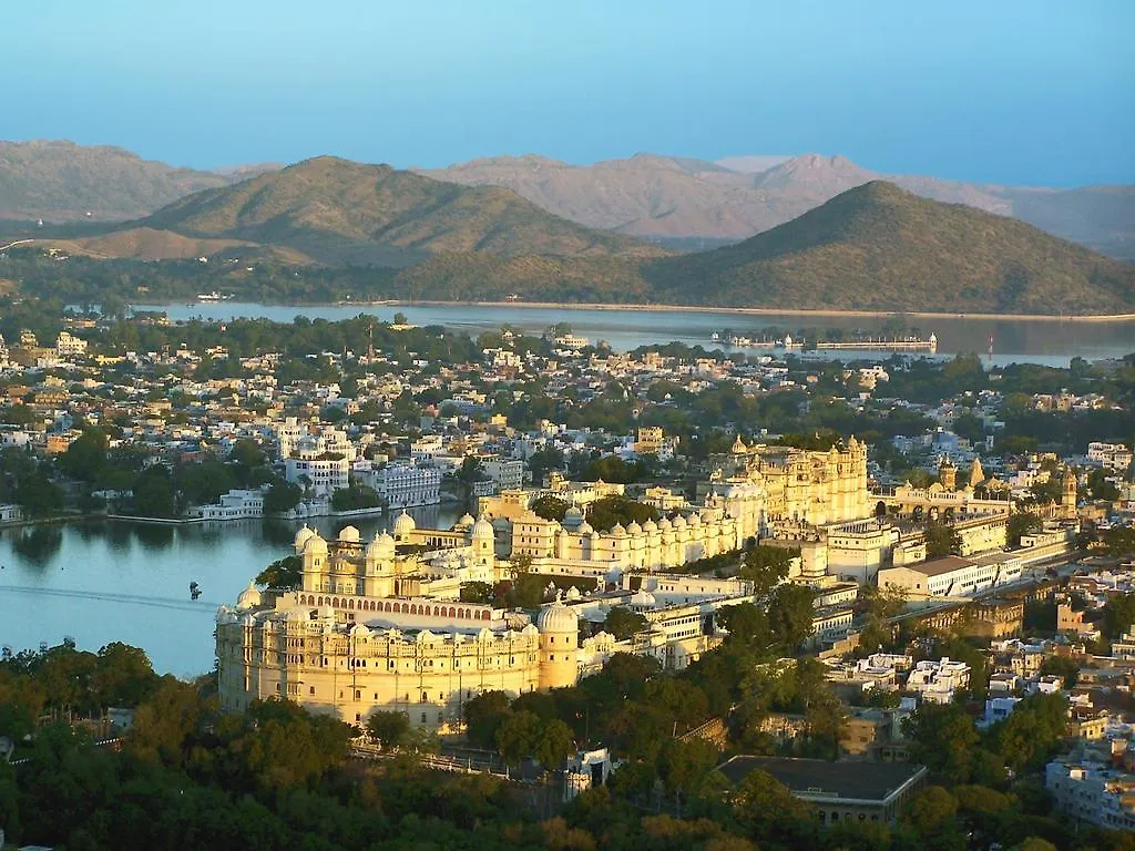 Shiv Niwas Palace By Hrh Group Of Hotels Udaipur